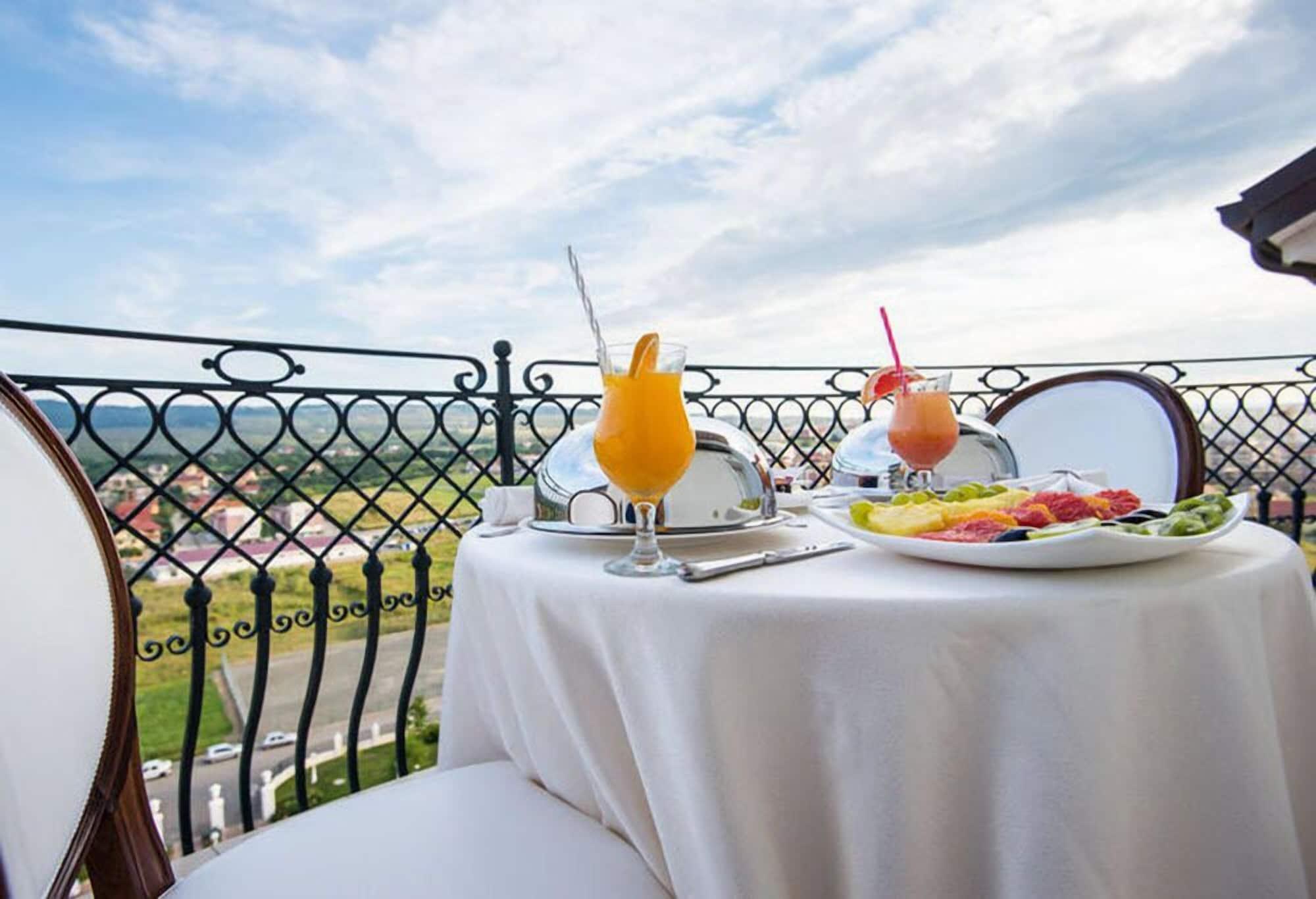 Grand Hotel Italia Cluj-Napoca Exterior foto Breakfast at the hotel