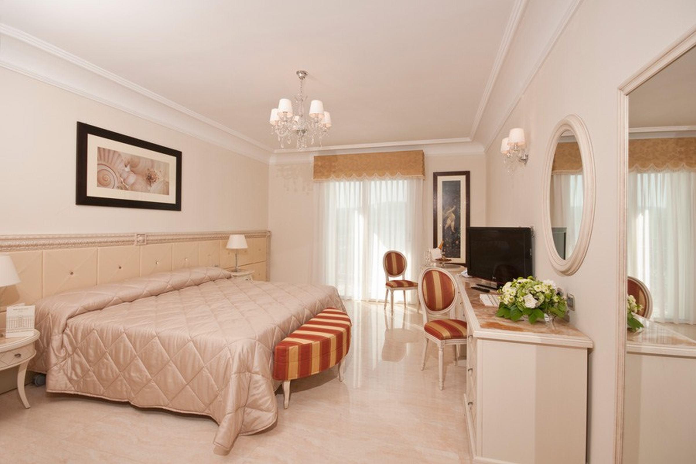 Grand Hotel Italia Cluj-Napoca Exterior foto A room at the hotel