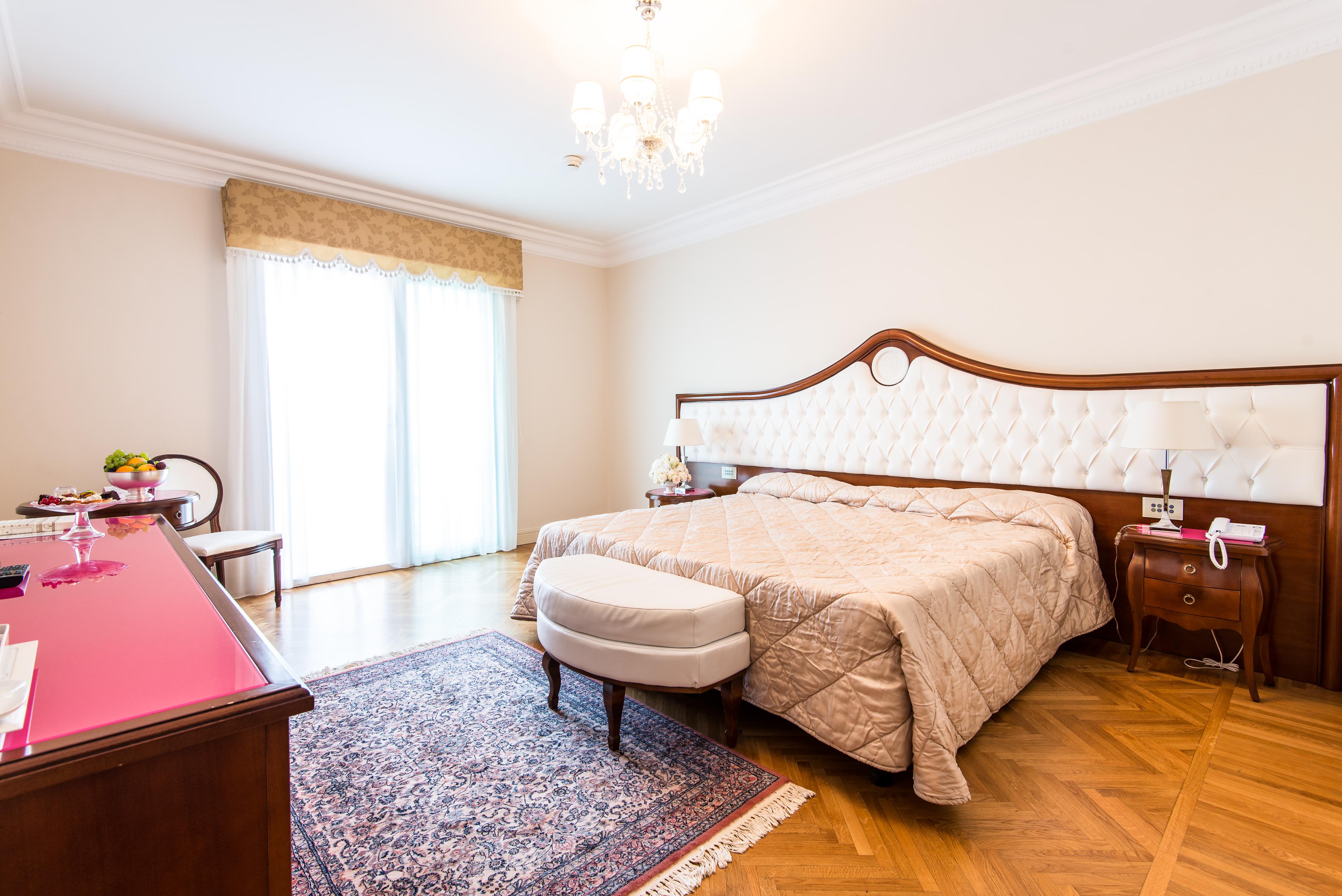 Grand Hotel Italia Cluj-Napoca Exterior foto A bedroom