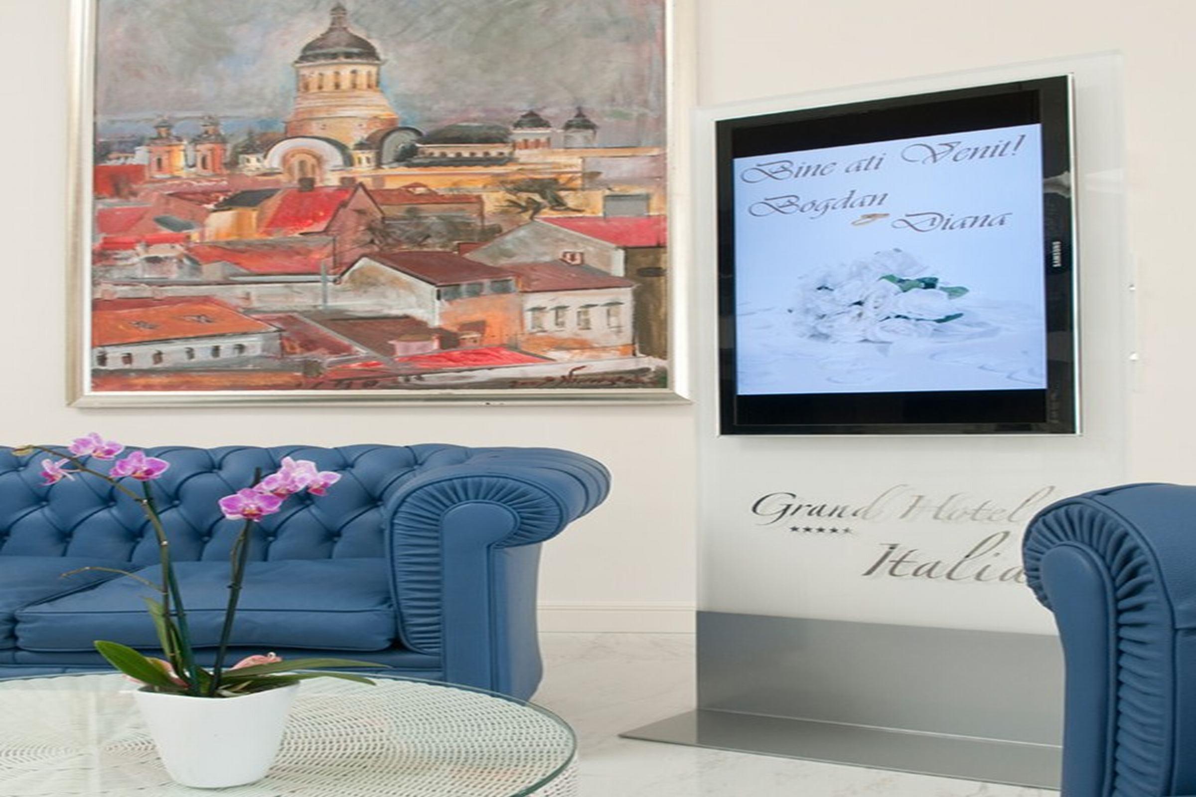 Grand Hotel Italia Cluj-Napoca Exterior foto A wall mounted digital picture frame