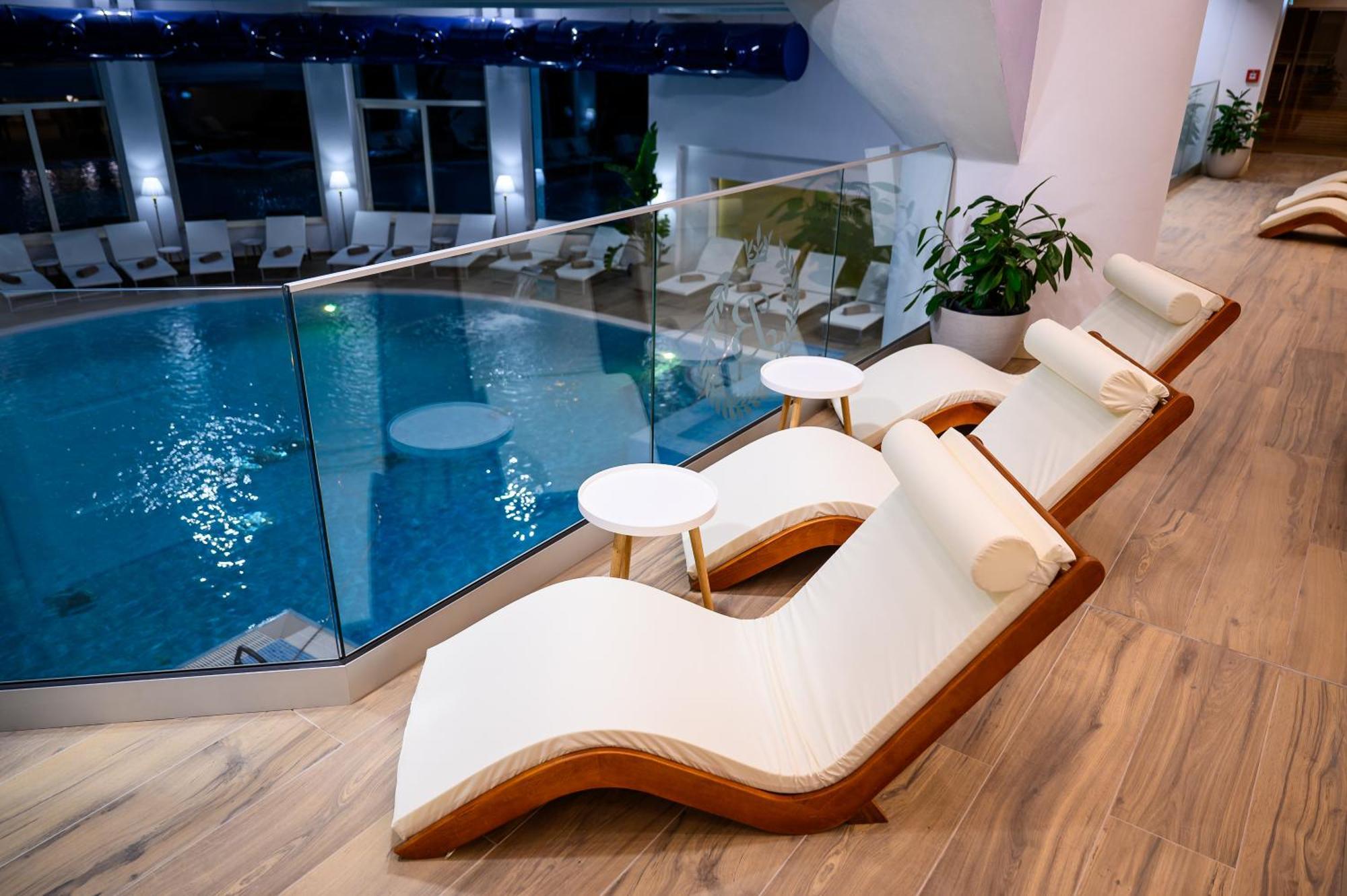 Grand Hotel Italia Cluj-Napoca Exterior foto The pool at the hotel