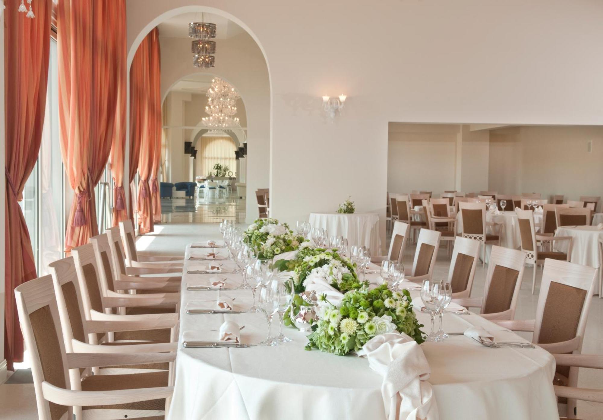 Grand Hotel Italia Cluj-Napoca Exterior foto The ballroom